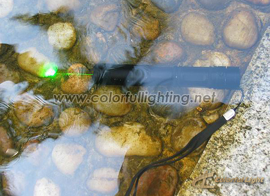 100mw-300mw Waterproof Green Laser Pointer In The Water